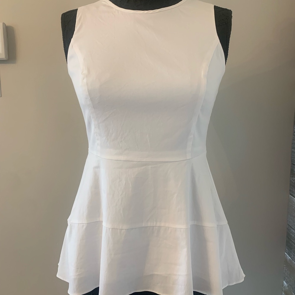 White House Black Market, size2, Fitted long sleeveless blouse.